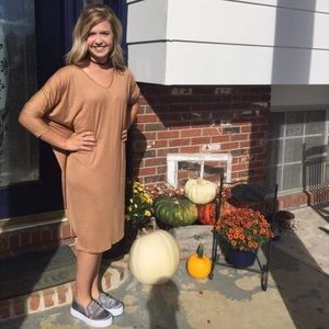 5 for $25 Neutral camel tan 3/4 sleeve classic chic midi BTQ